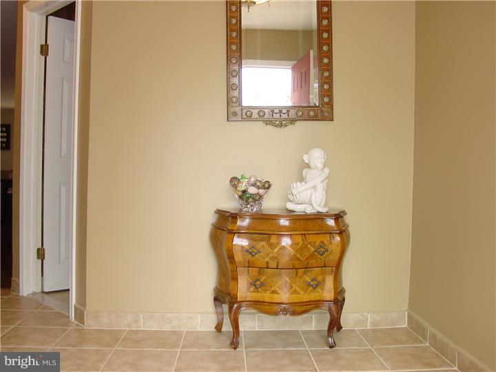 19 Hanover Court Princeton, NJ 08540 - Photo 3 of 25 Foyer
