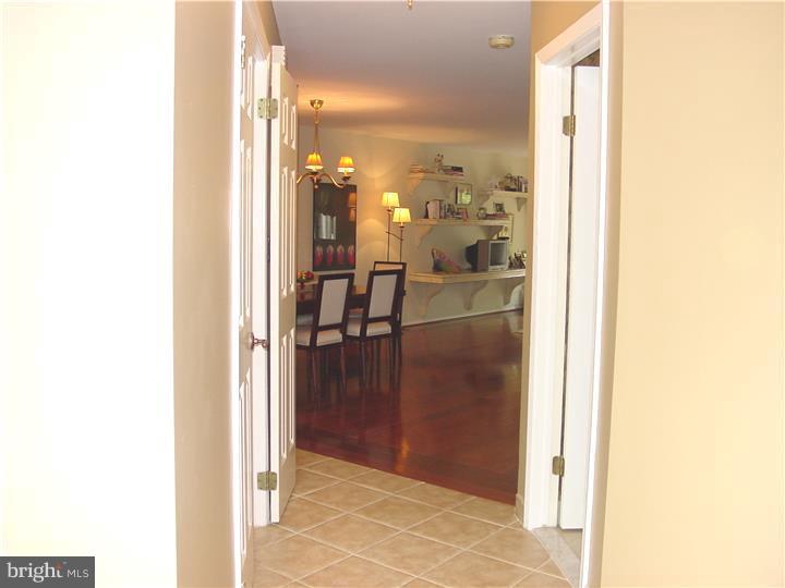 19 Hanover Court Princeton, NJ 08540 - Photo 4 of 25 Hallway