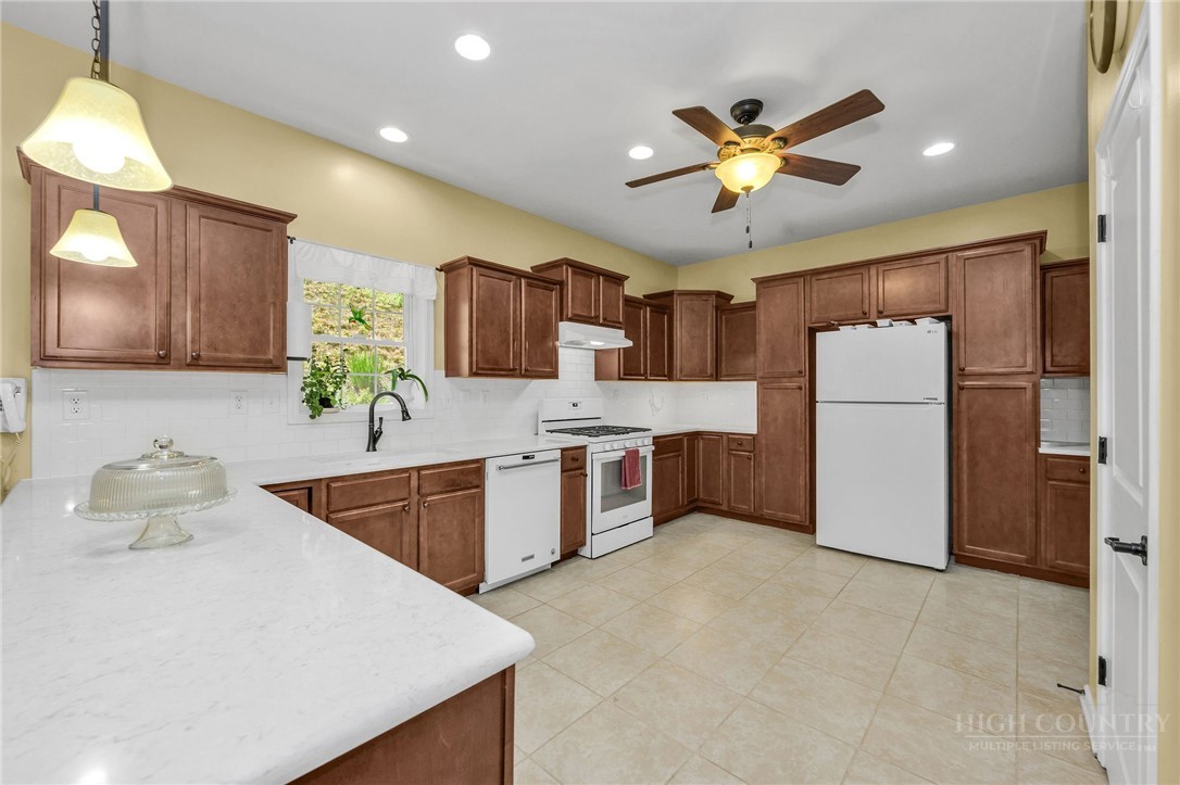 324 Hidden Spring Road West Jefferson, NC 28694 - Photo 12 of 38