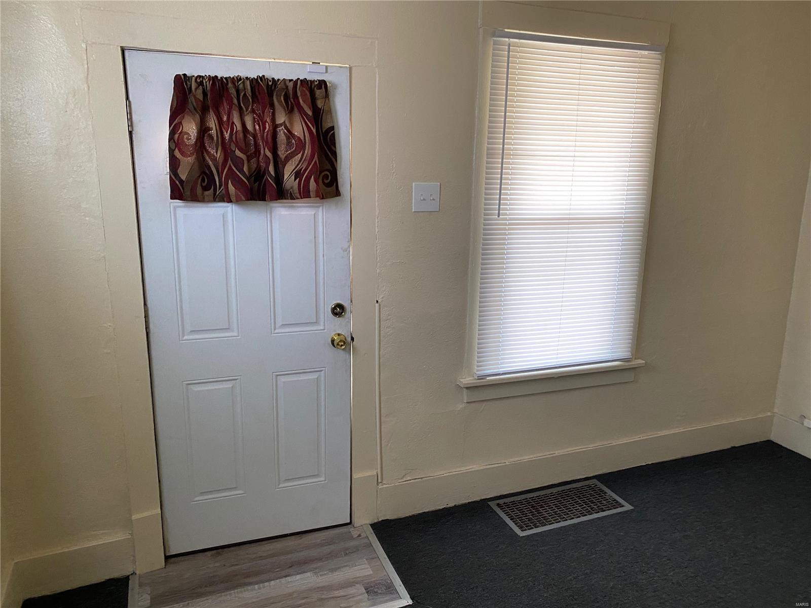 709 Gimblin Road St. Louis, MO 63147 - Photo 8 of 12 Gallery Image 8
