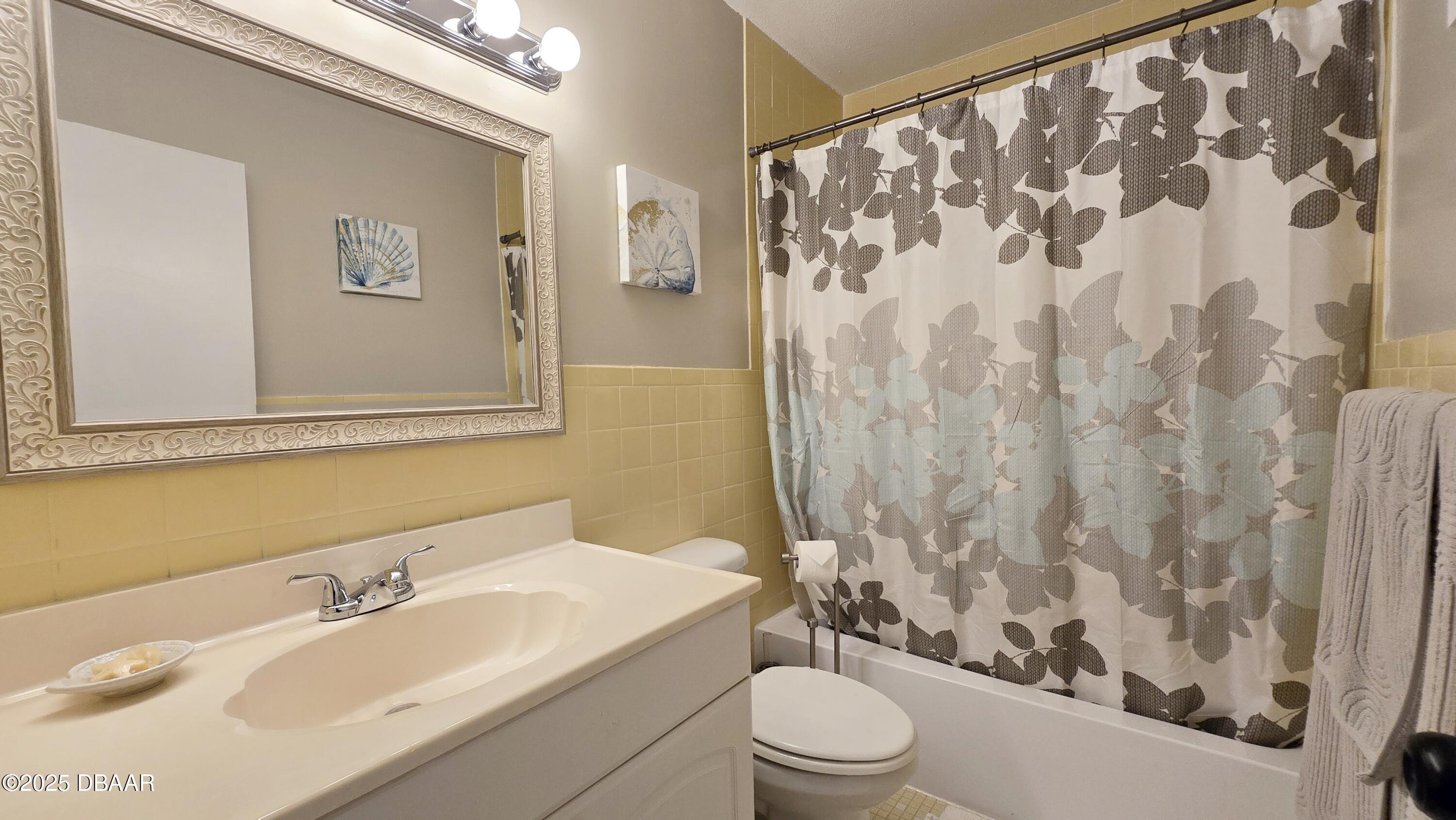 2750 Ocean Shore Boulevard, Unit 8 Ormond Beach, FL 32176 - Photo 14 of 60 a bathroom with a sink a toilet and a bathtub