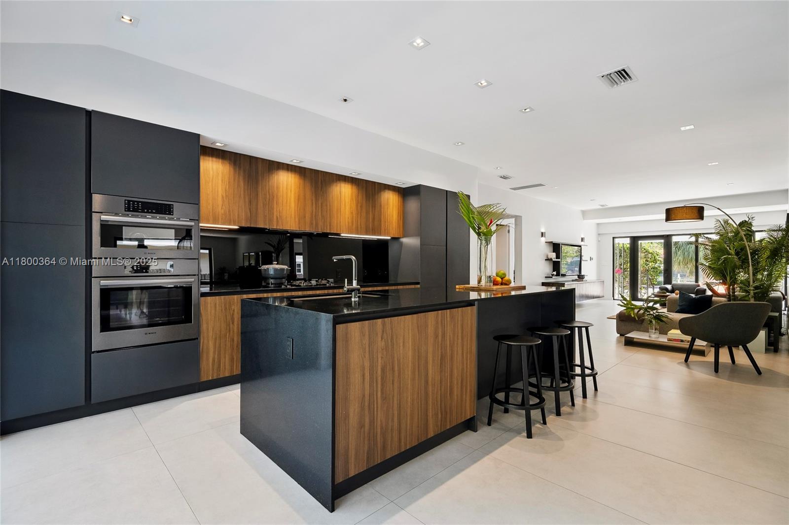 4275 Prairie Avenue Miami Beach, FL 33140 - Photo 14 of 61