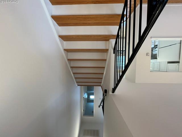 20 Edgewood Road, Unit A Port Washington, NY 11050 - Photo 8 of 22 Gallery Image 8