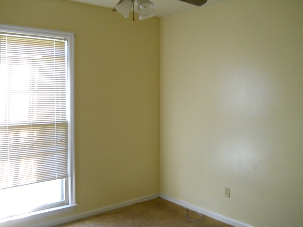 3075 Viking Drive Columbus, GA 31907 - Photo 3 of 4 a small space with a window