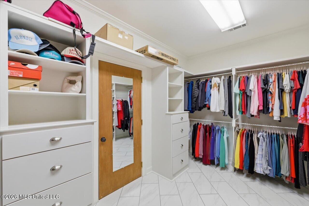 2003 Canterbury Place Brandon, MS 39042 - Photo 32 of 71 28-2003 Canterbury Pl _ Home Tours MS