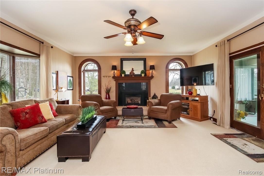 606 East Coon Lake Road Howell, MI 48843 - Photo 19 of 64 019-Family_Room-5582689-medium.jpg