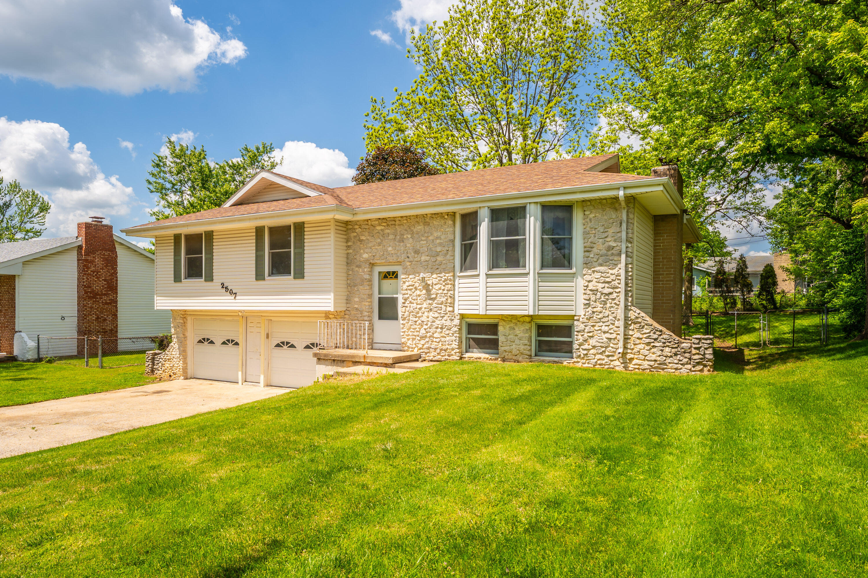 2507 West Roxbury Street Springfield, MO 65807 - Photo 1 of 1 Roxbury-4-4