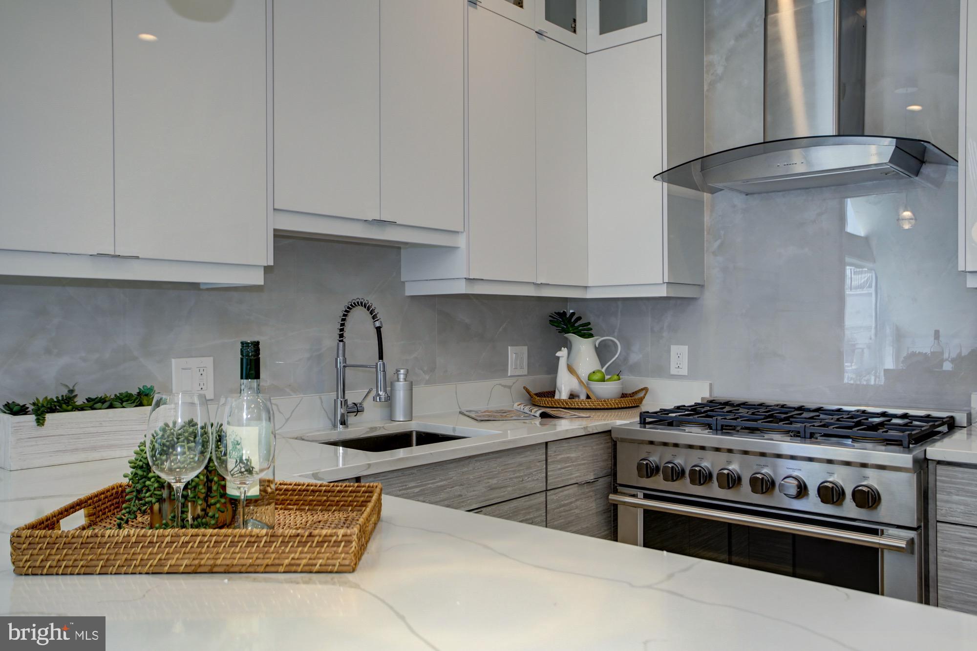 2429 Ontario Road Northwest, Unit 6 Washington, DC 20009 - Photo 12 of 29 Gas cooking
