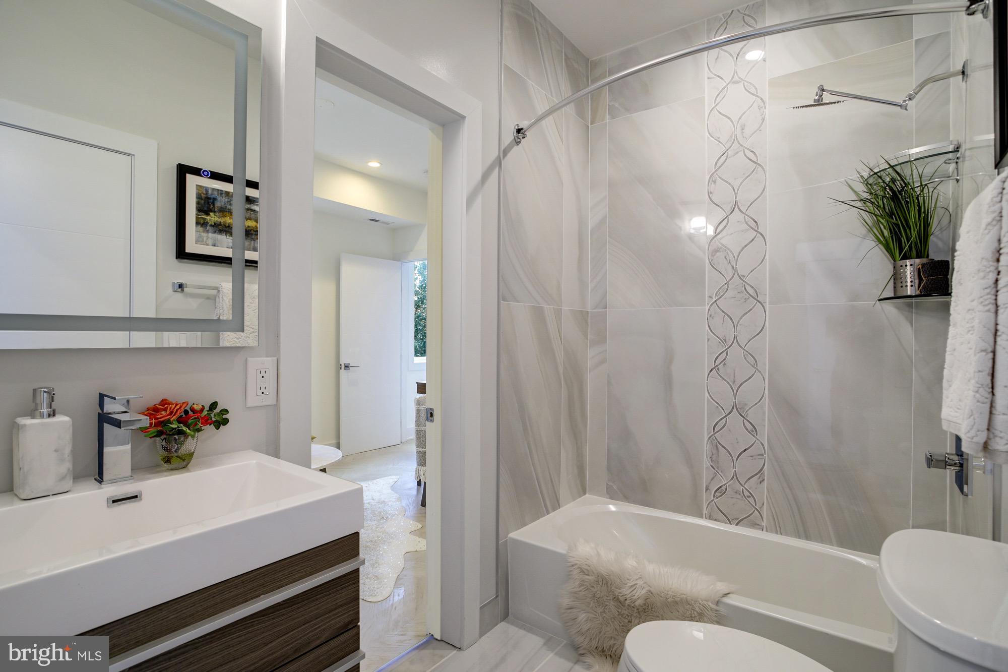 2429 Ontario Road Northwest, Unit 6 Washington, DC 20009 - Photo 22 of 29 Bathroom main level