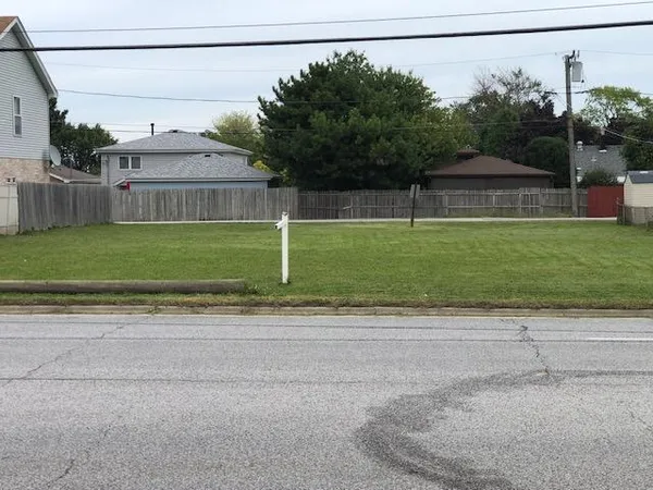 a view of a back yard