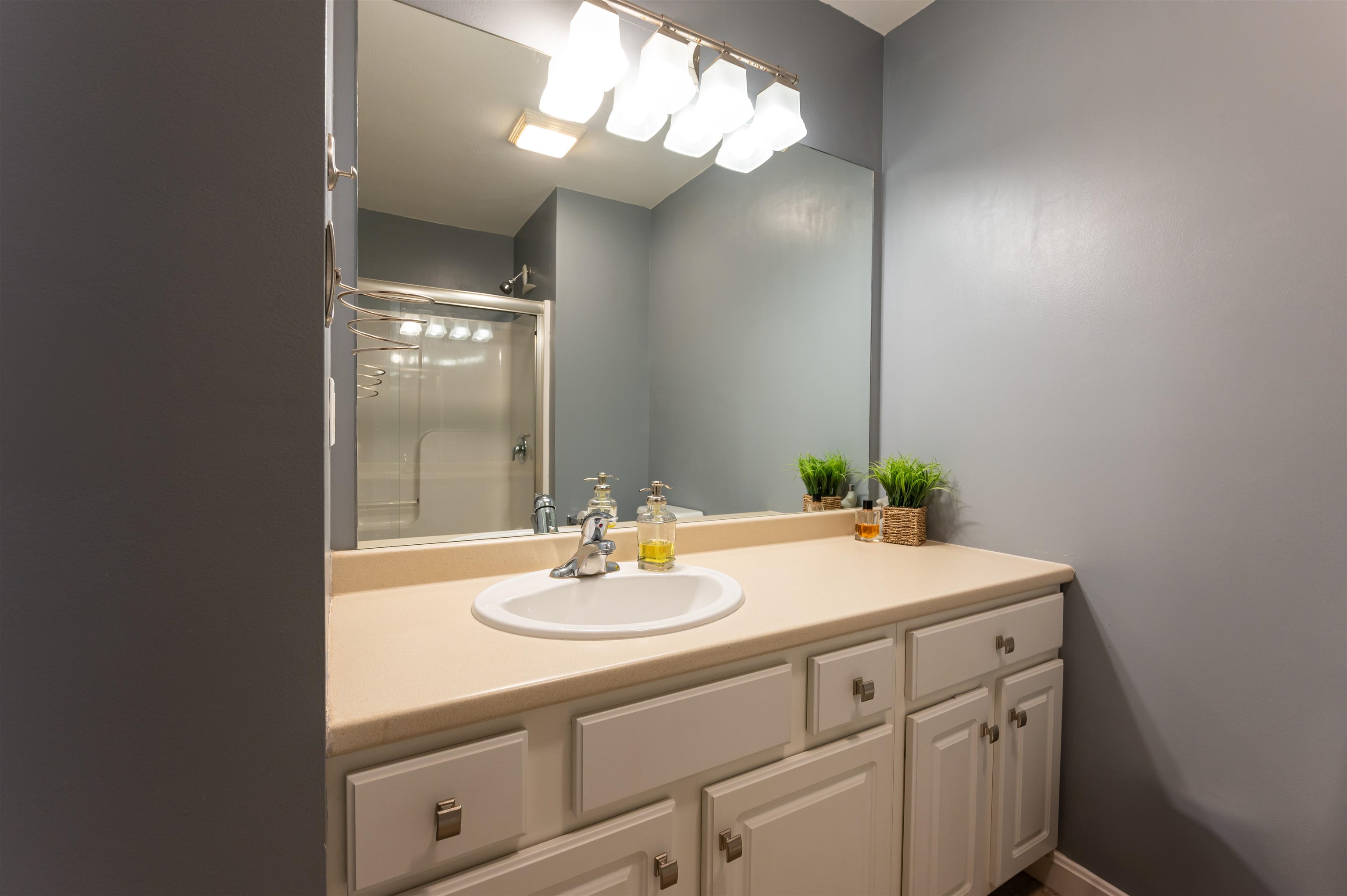 25 Hackett Hill Road Manchester, NH 03102 - Photo 20 of 40 Gallery Image 20