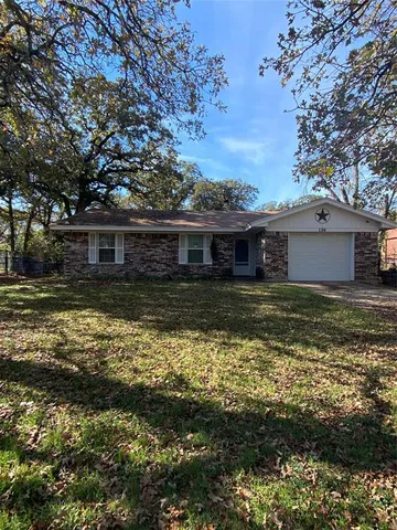 $1,750 | 136 Richard Lane, Azle, TX 76020