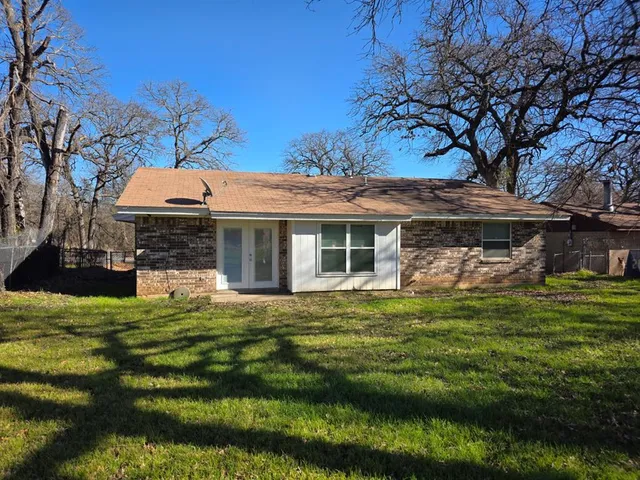 $1,750 | 136 Richard Lane, Azle, TX 76020