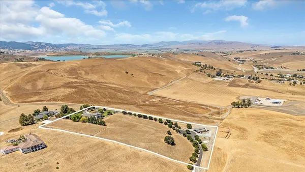 a view of a house with a outdoor space