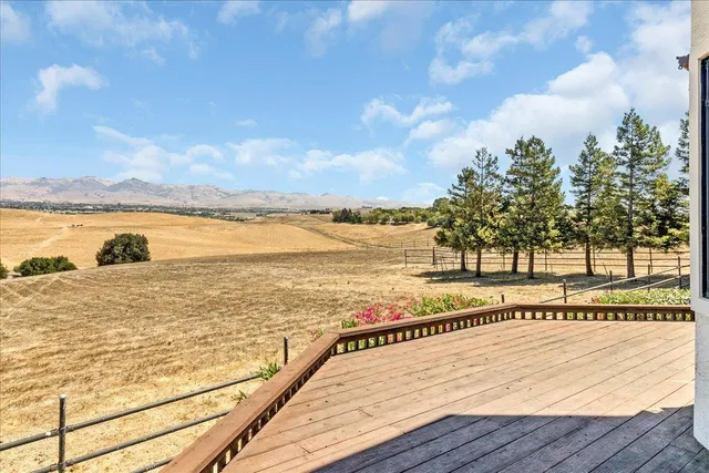 $1,850,000 | 275 Nicholson Drive, Hollister, CA 95023