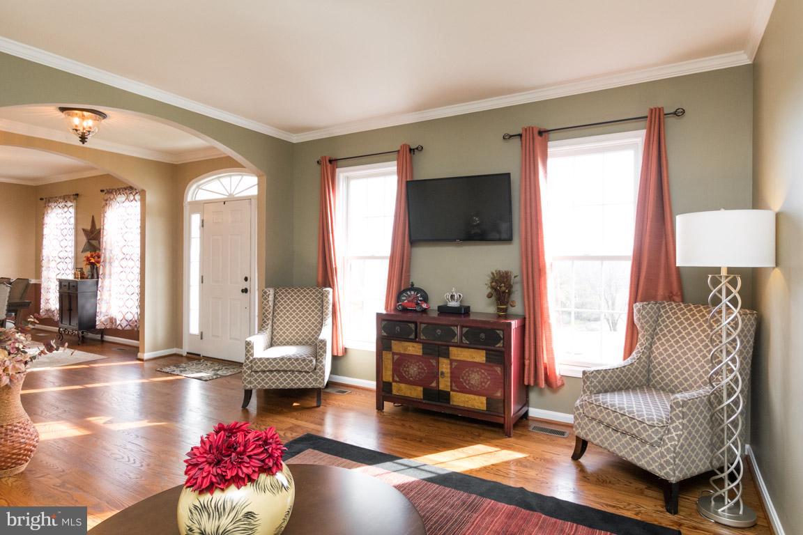 4838 Wentz Road Manchester, MD 21102 - Photo 13 of 28 Living Room