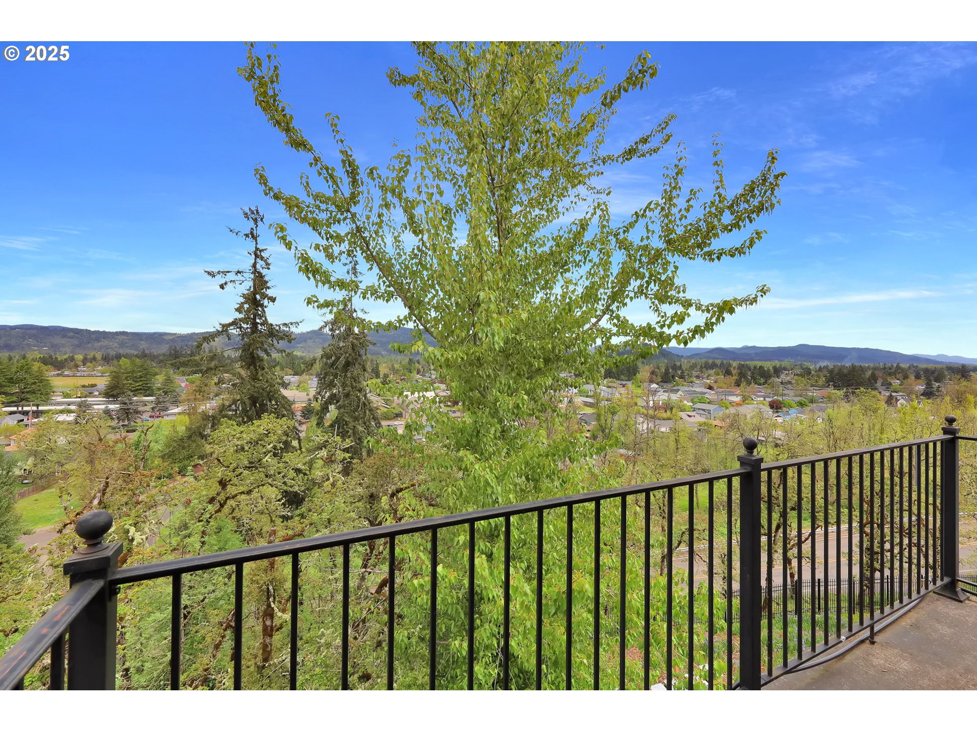360 Mountaingate Drive Springfield, OR 97478 - Photo 37 of 48 a view of a balcony with wooden floor and a lake view
