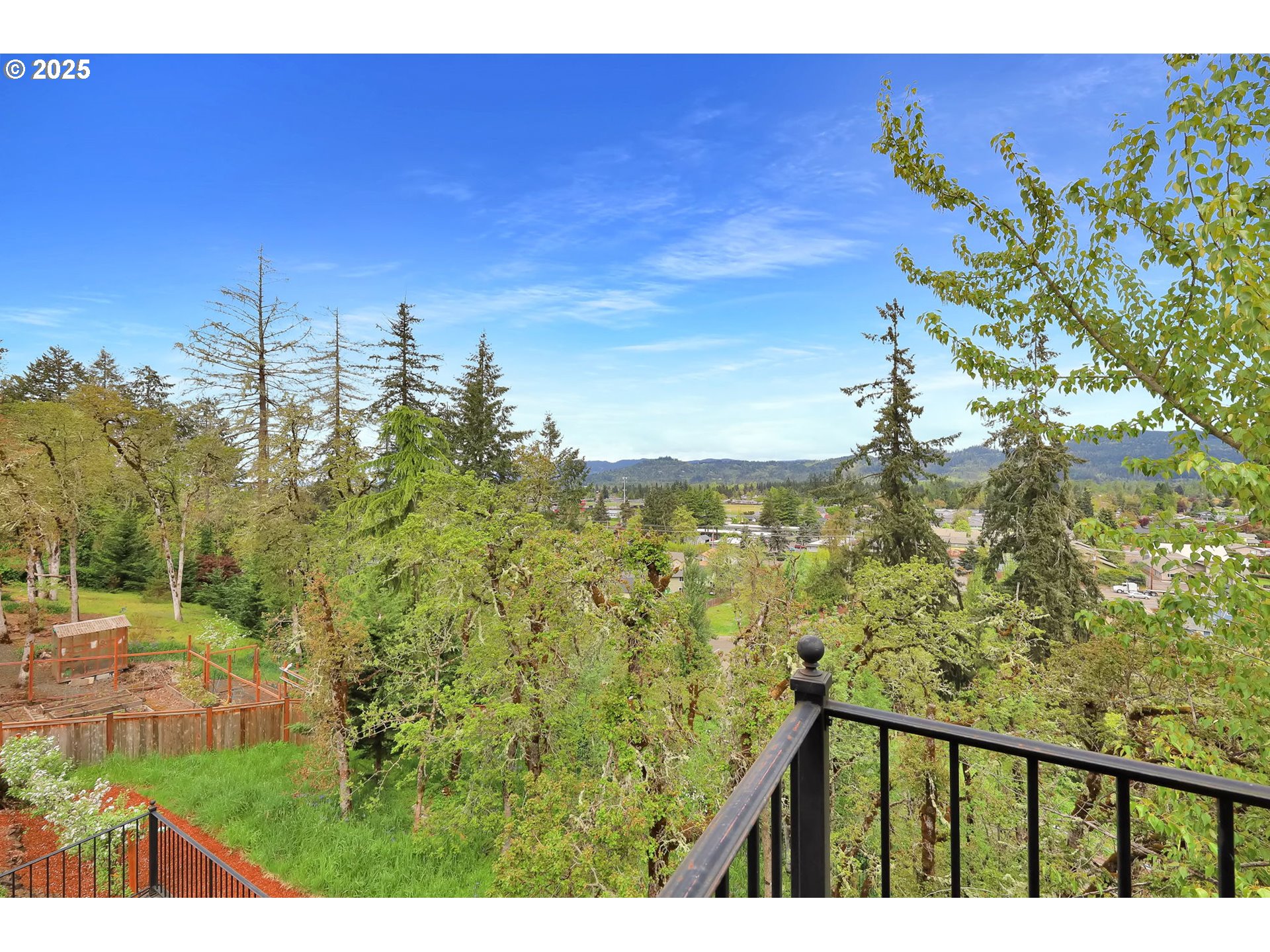 360 Mountaingate Drive Springfield, OR 97478 - Photo 38 of 48 a view of an outdoor space and a yard