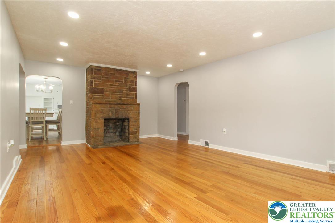 1459 Easton Road Hellertown, PA 18055 - Photo 6 of 38