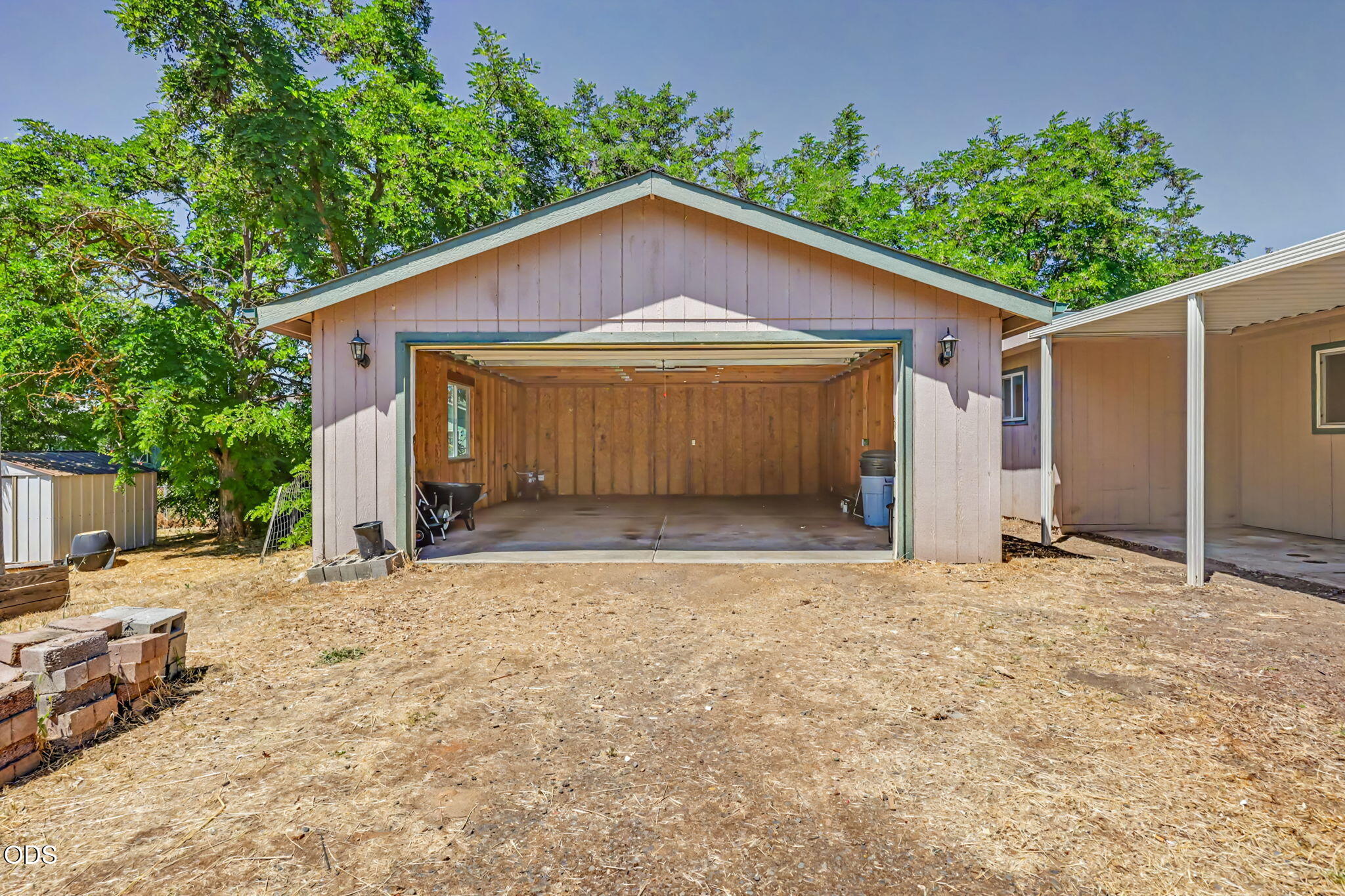 5595 Table Rock Road Central Point, OR 97502 - Photo 9 of 43