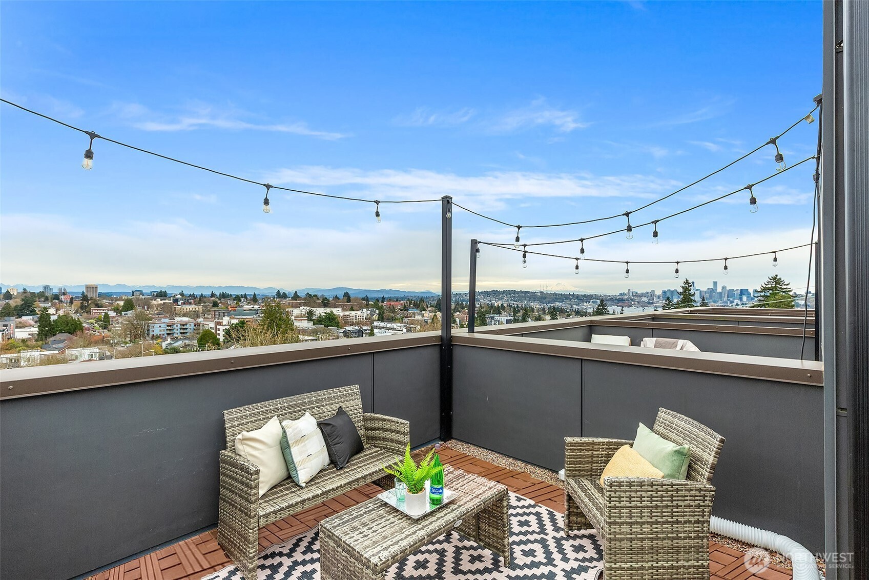 908 North 46th Street, Unit F Seattle, WA 98103 - Photo 3 of 40