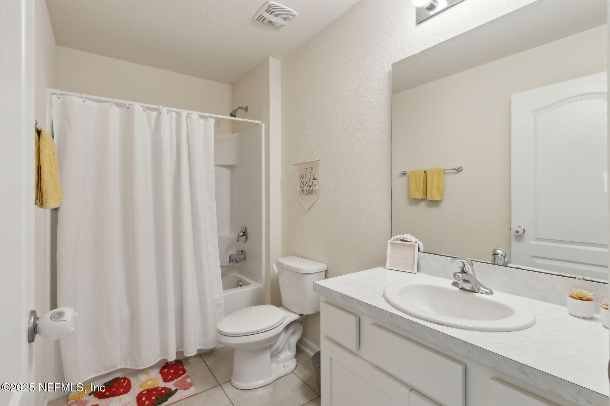 86256 Express Court Yulee, FL 32097 - Photo 16 of 27 Bathroom 2 with Shower/Tub Combo