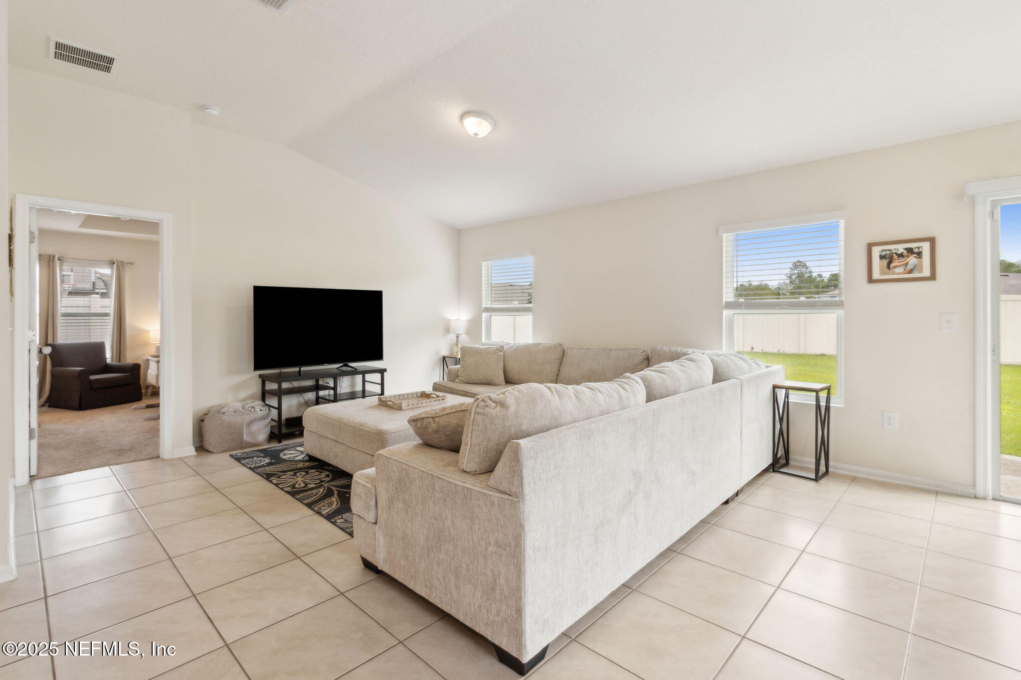 86256 Express Court Yulee, FL 32097 - Photo 3 of 27 Family Room with Natural Light