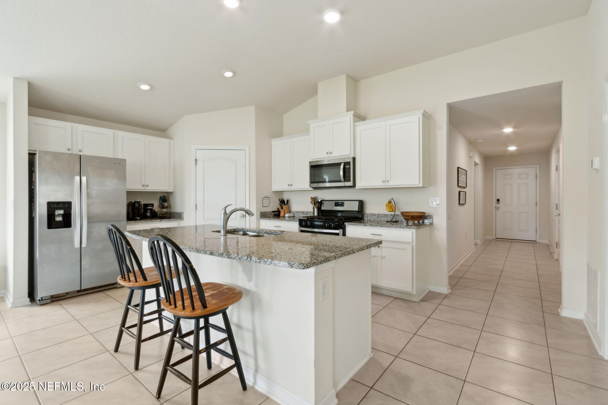 86256 Express Court Yulee, FL 32097 - Photo 6 of 27 Kitchen with Island Seating