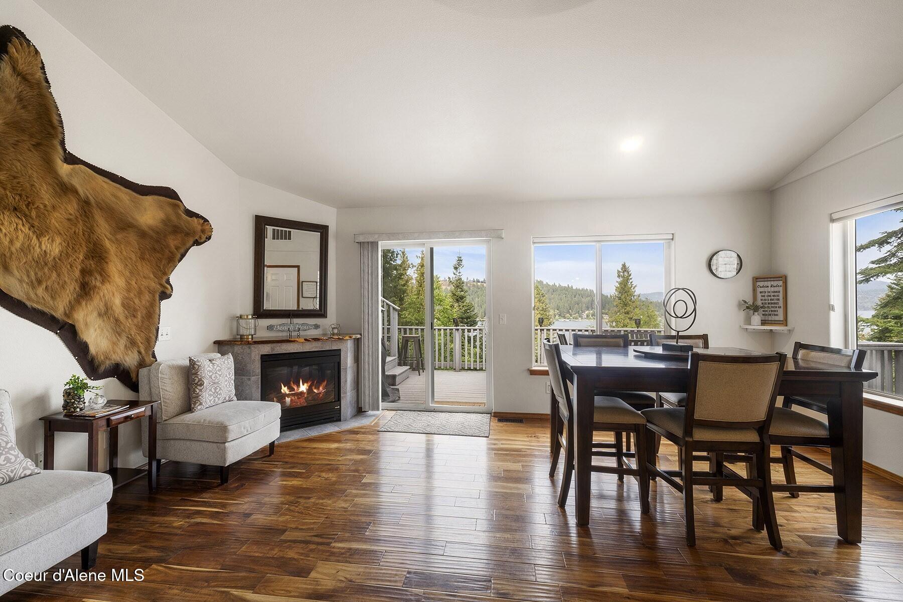 19820 South Alcan Road Coeur D'Alene, ID 83814 - Photo 3 of 81 Clean and updated lake retreat