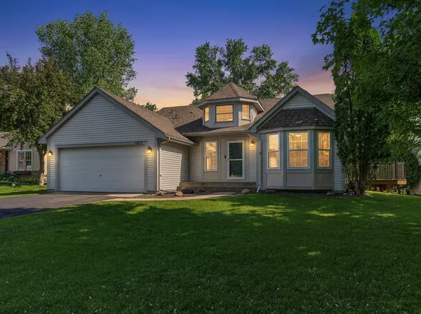 $385,000 | 7457 54th Street North, Oakdale, MN 55128