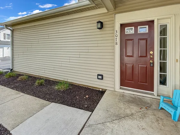 $2,100 | 3078 Falling Waters Lane, Unit 3078, Lindenhurst, IL 60046