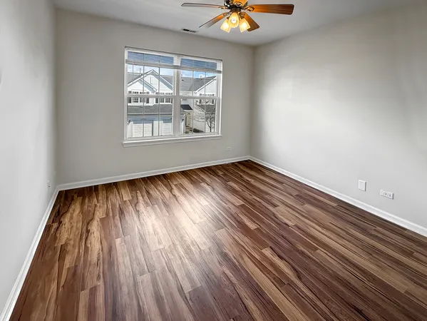 $2,100 | 3078 Falling Waters Lane, Unit 3078, Lindenhurst, IL 60046