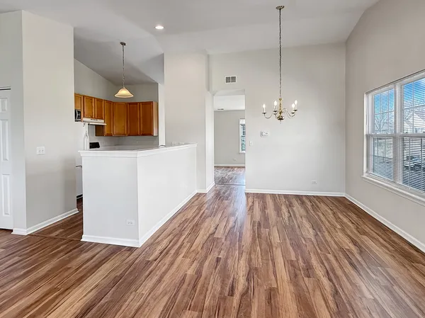 $2,100 | 3078 Falling Waters Lane, Unit 3078, Lindenhurst, IL 60046