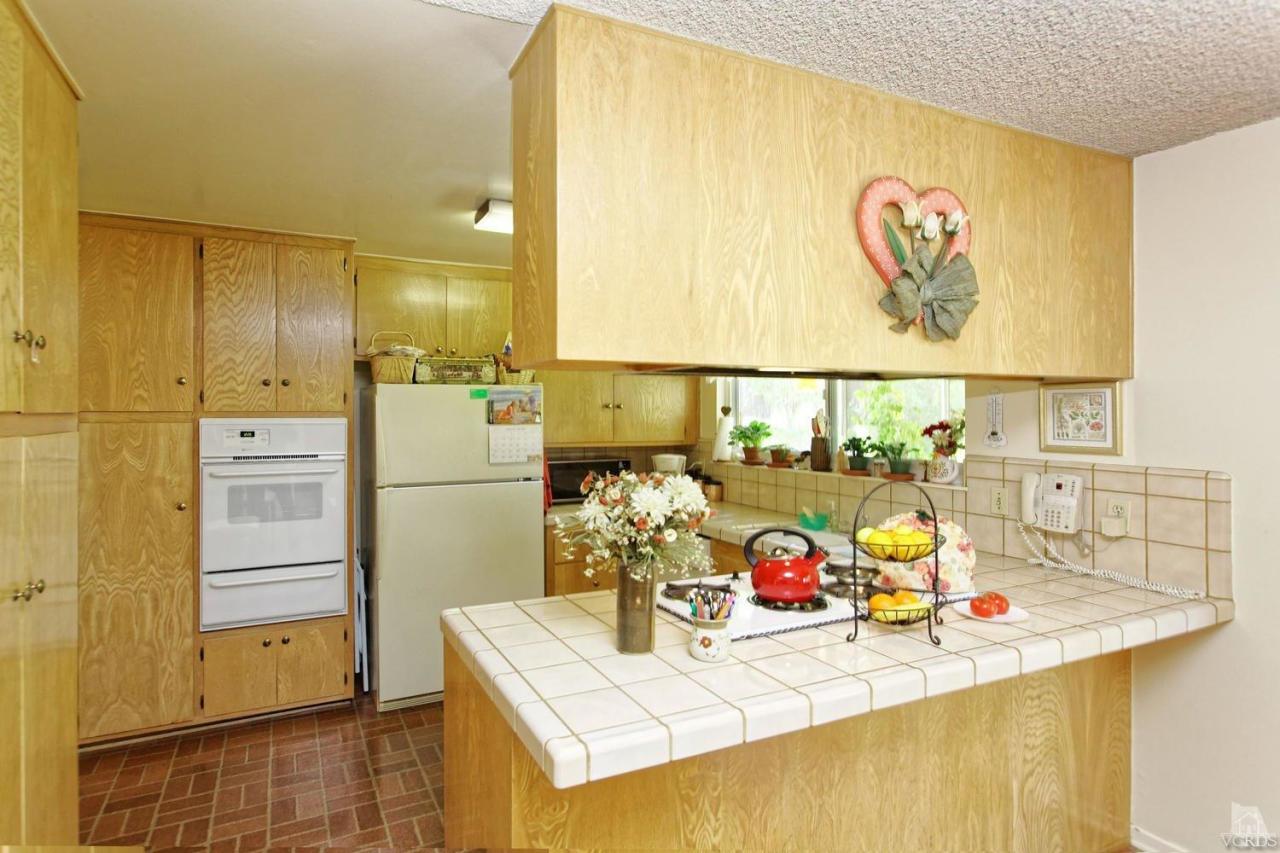 5414 Parkmor Road Calabasas, CA 91302 - Photo 24 of 58 a view of kitchen dining table with wooden floor