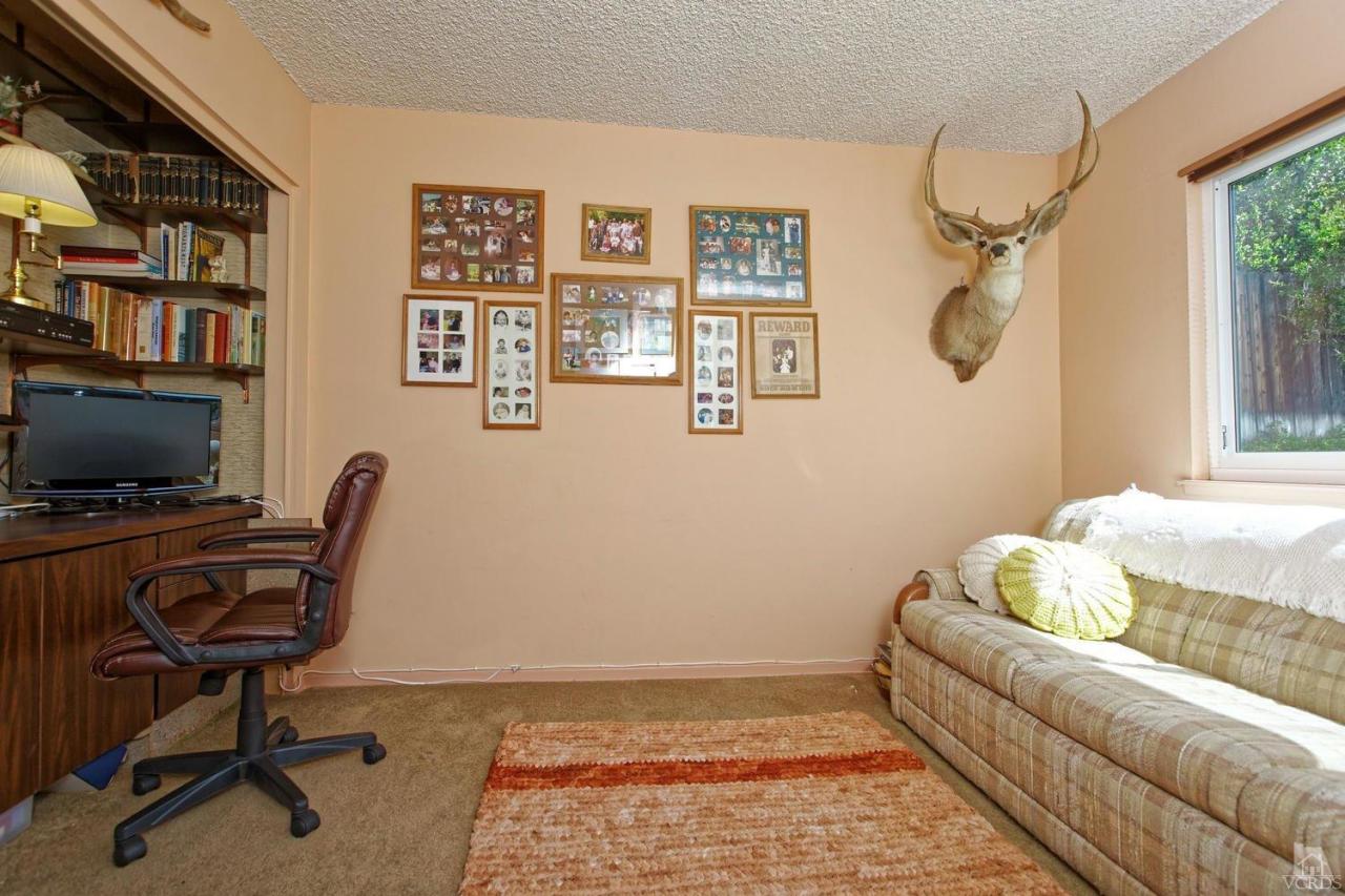 5414 Parkmor Road Calabasas, CA 91302 - Photo 34 of 58 a living room with furniture