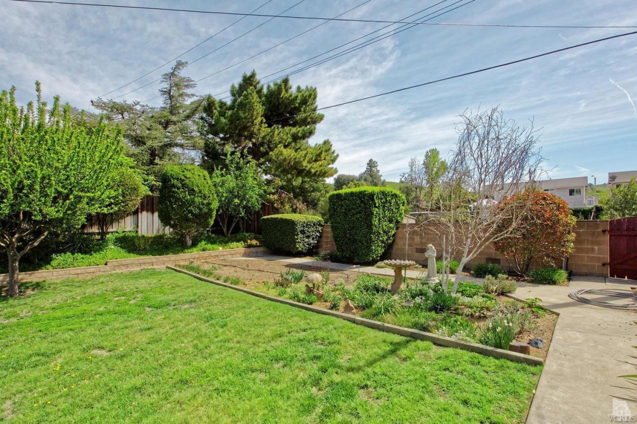 5414 Parkmor Road Calabasas, CA 91302 - Photo 51 of 58 a view of a garden with plants