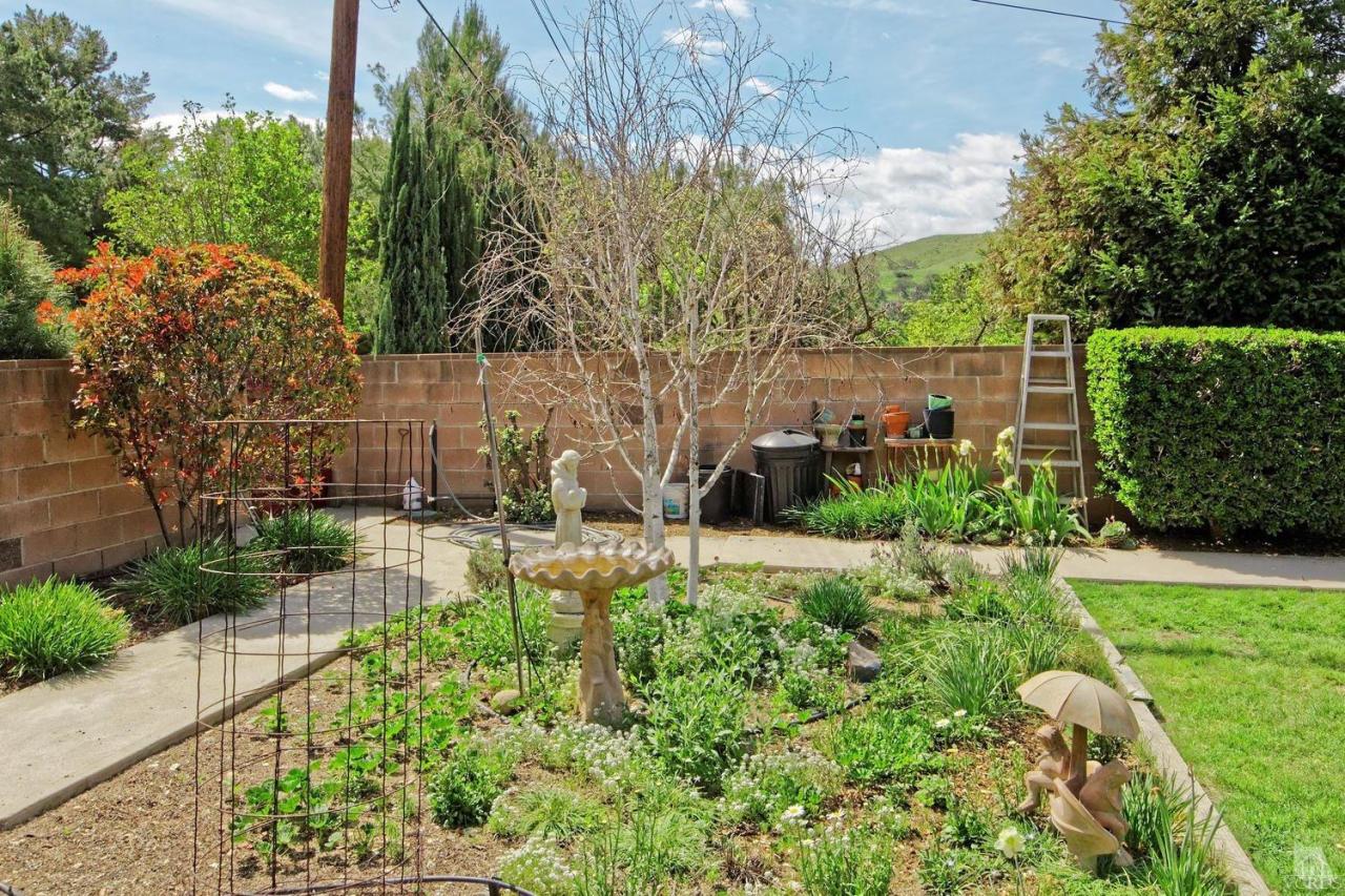 5414 Parkmor Road Calabasas, CA 91302 - Photo 53 of 58 a backyard of a house with lots of green space