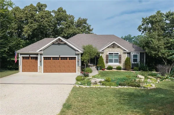 $689,950 | 17361 Blue Moon Lane, Tonganoxie, KS 66086