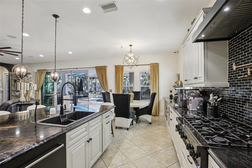 7112 Paradiso Drive Apollo Beach, FL 33572 - Photo 6 of 39
