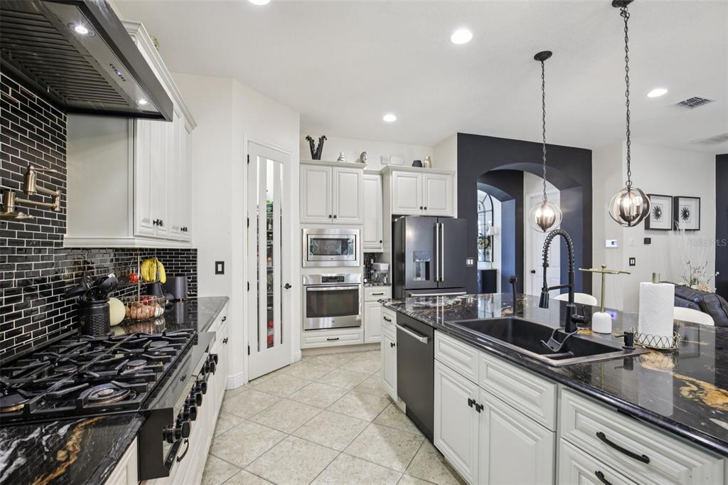 7112 Paradiso Drive Apollo Beach, FL 33572 - Photo 7 of 39