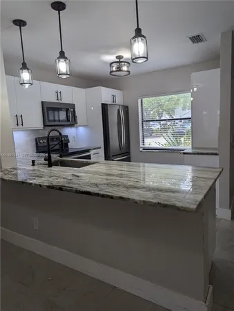 $2,800 | 641 Northwest 105th Way, Unit 641, Pembroke Pines, FL 33026