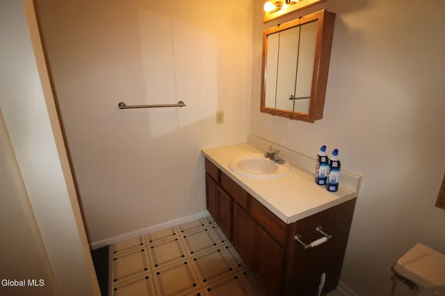 $290,000 | 20 Heartwood Court, Clifton Park, NY 12065