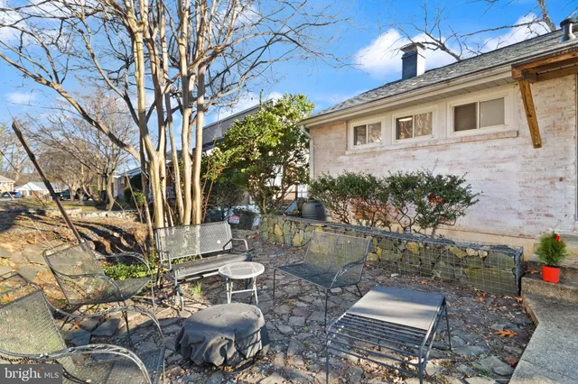 $2,795 | 2444 South Culpeper Street, Arlington, VA 22206