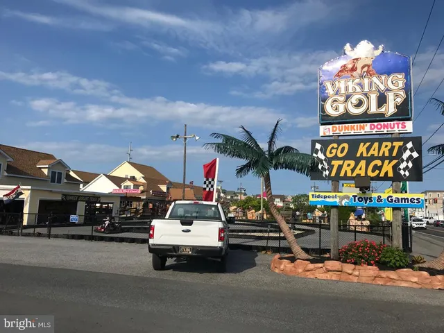 a car parked in front of a building