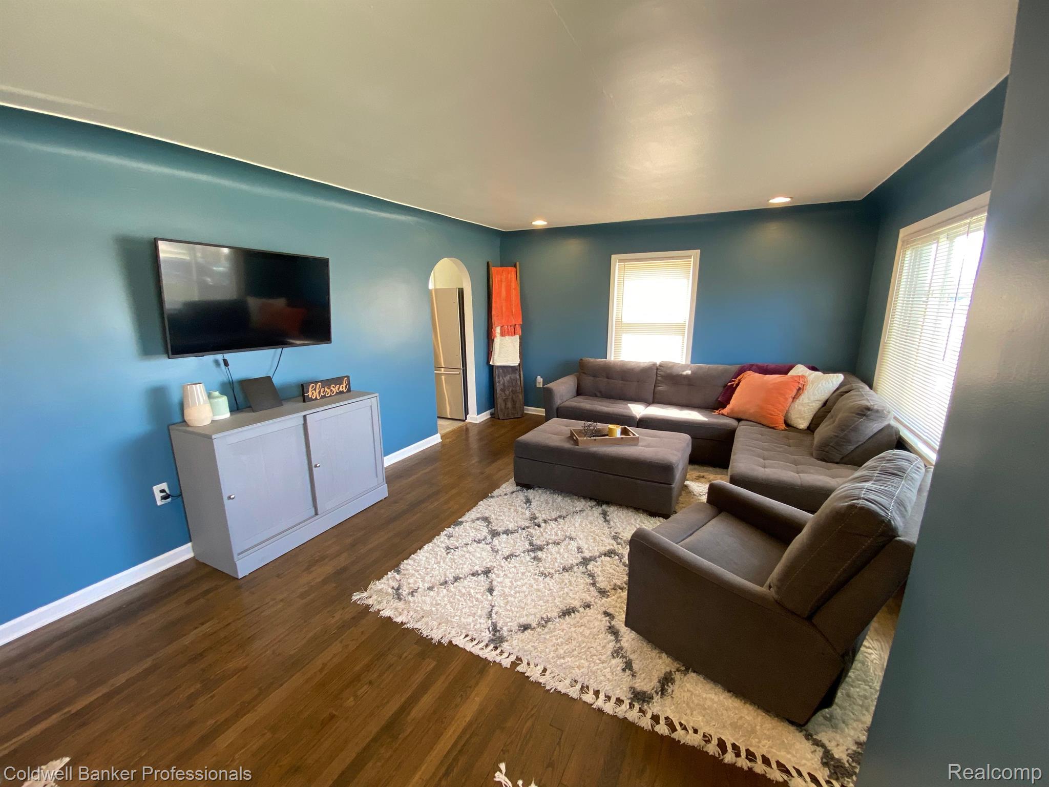 3353 Filbert Street Wayne, MI 48184 - Photo 3 of 10 Living Room