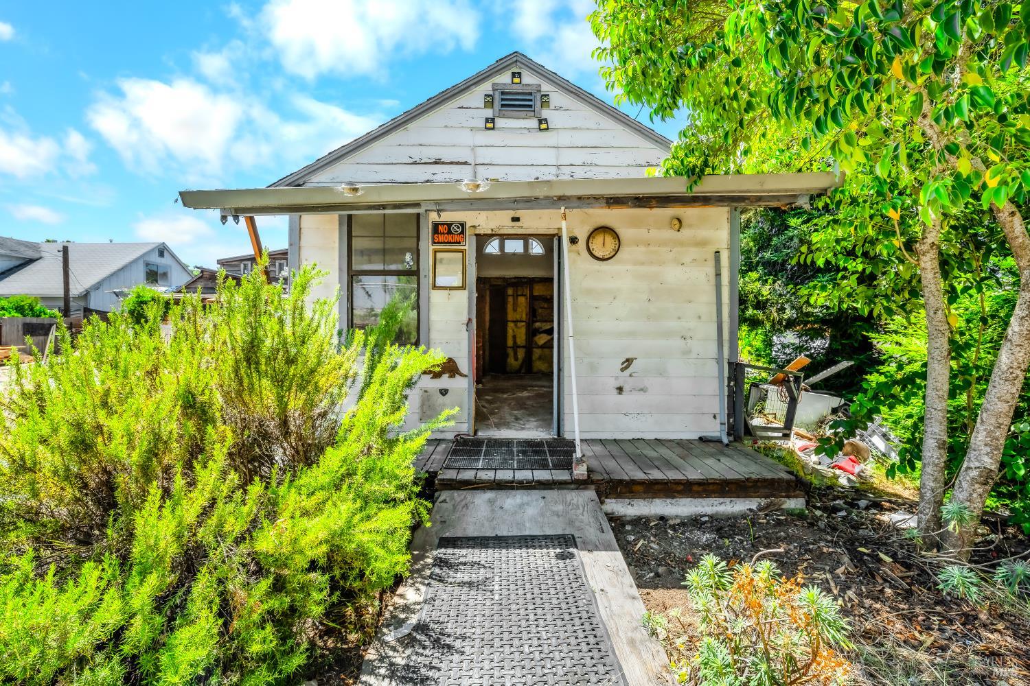 1129 Fresno Avenue Santa Rosa, CA 95407 - Photo 2 of 47 Front cottage