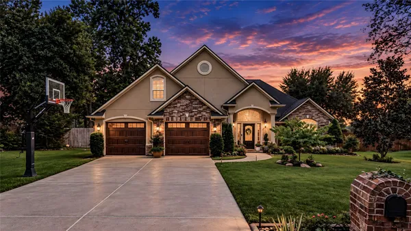 $599,900 | 131 South Park Drive, Montgomery, TX 77356