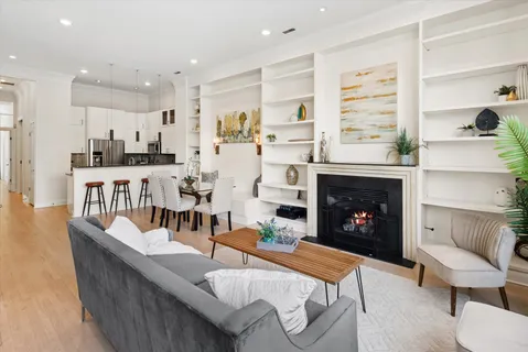 $675,000 | 1445 North Wells Street, Unit 2, Chicago, IL 60610