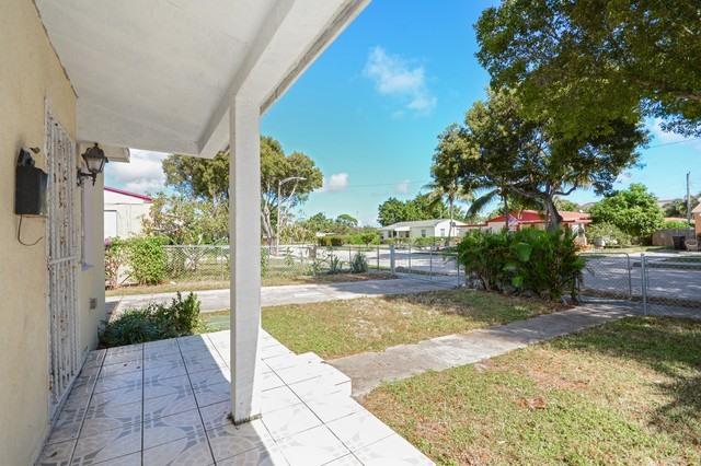 3009 Clyde Road West Palm Beach, FL 33405 - Photo 16 of 22 3009ClydeRd_Custom_Resized_433367993_640