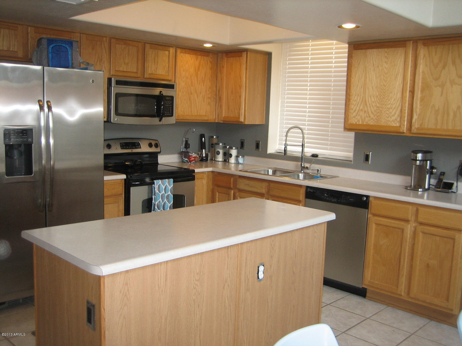 9561 West Hatcher Road Peoria, AZ 85345 - Photo 4 of 28 Kitchen